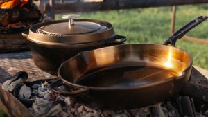 Cast iron seasoning mechanics and 4 proven rules that forge indestructible nonstick pans showing cast iron seasoning mechanics