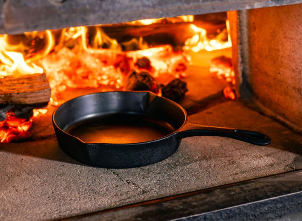 Cast Iron Seasoning Mechanics Reveal 4 Proven Secrets to Build Indestructible Cookware showing cast iron seasoning mechanics