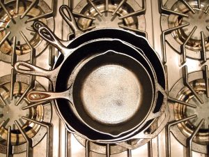 Cast iron seasoning mechanics and 4 proven rules that prevent ruined sticky pans showing cast iron seasoning mechanics