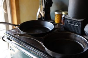 Cast Iron Seasoning Mechanics Reveal 4 Proven Secrets to Build an Indestructible Nonstick Pan showing cast iron seasoning mechanics