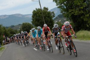Cycling drafting mechanics and 4 proven rules to master aerodynamic speed showing cycling drafting mechanics