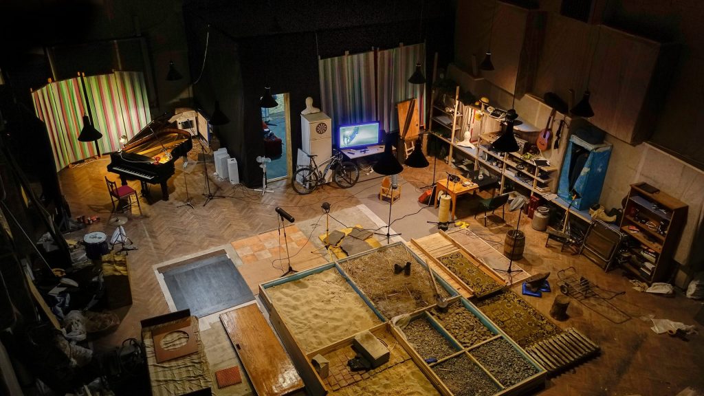 Foley sound design mechanics and 4 proven methods that build breathtaking cinema realism showing foley sound design mechanics
