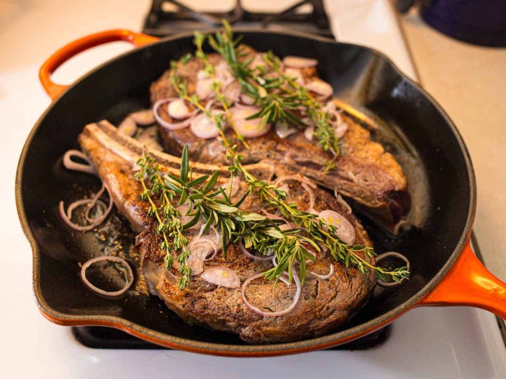 Pan searing mechanics and 4 proven rules that create flawless restaurant crusts showing pan searing mechanics