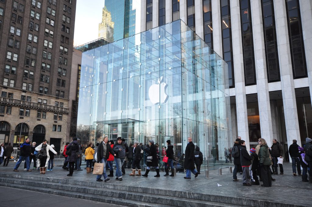 Apple Store Rush Sparks 4 Crucial Moves to Secure the New iPhone Duo illustrating apple store