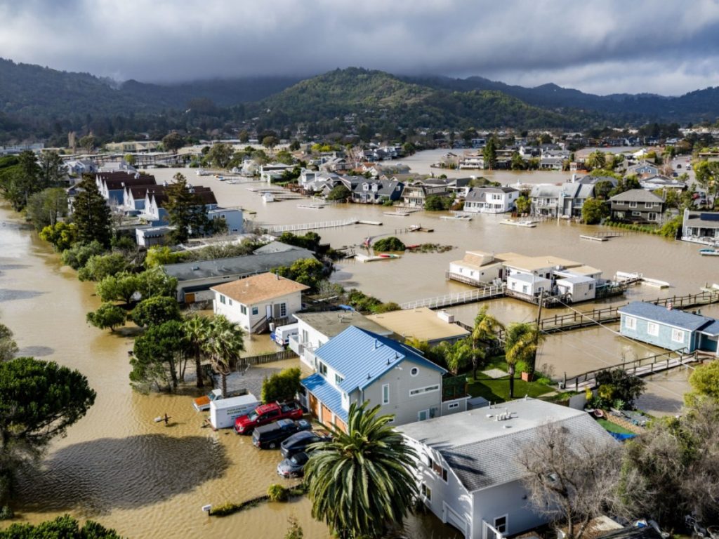 Coastal Flood Warning Escalates Across 4 Major Shorelines as King Tides Collide With Extreme Weather illustrating coastal flood warning