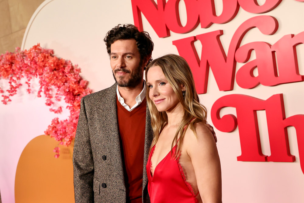 Nobody Wants This Cast Explores 3 Major Shockwaves Redefining Hit Comedy illustrating nobody wants this cast