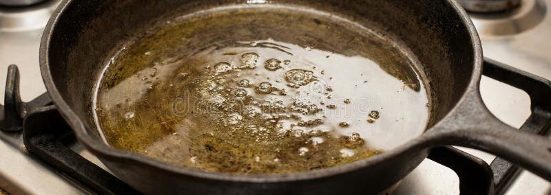 Detailed breakdown illustrating why cast iron seasoning mechanics matters