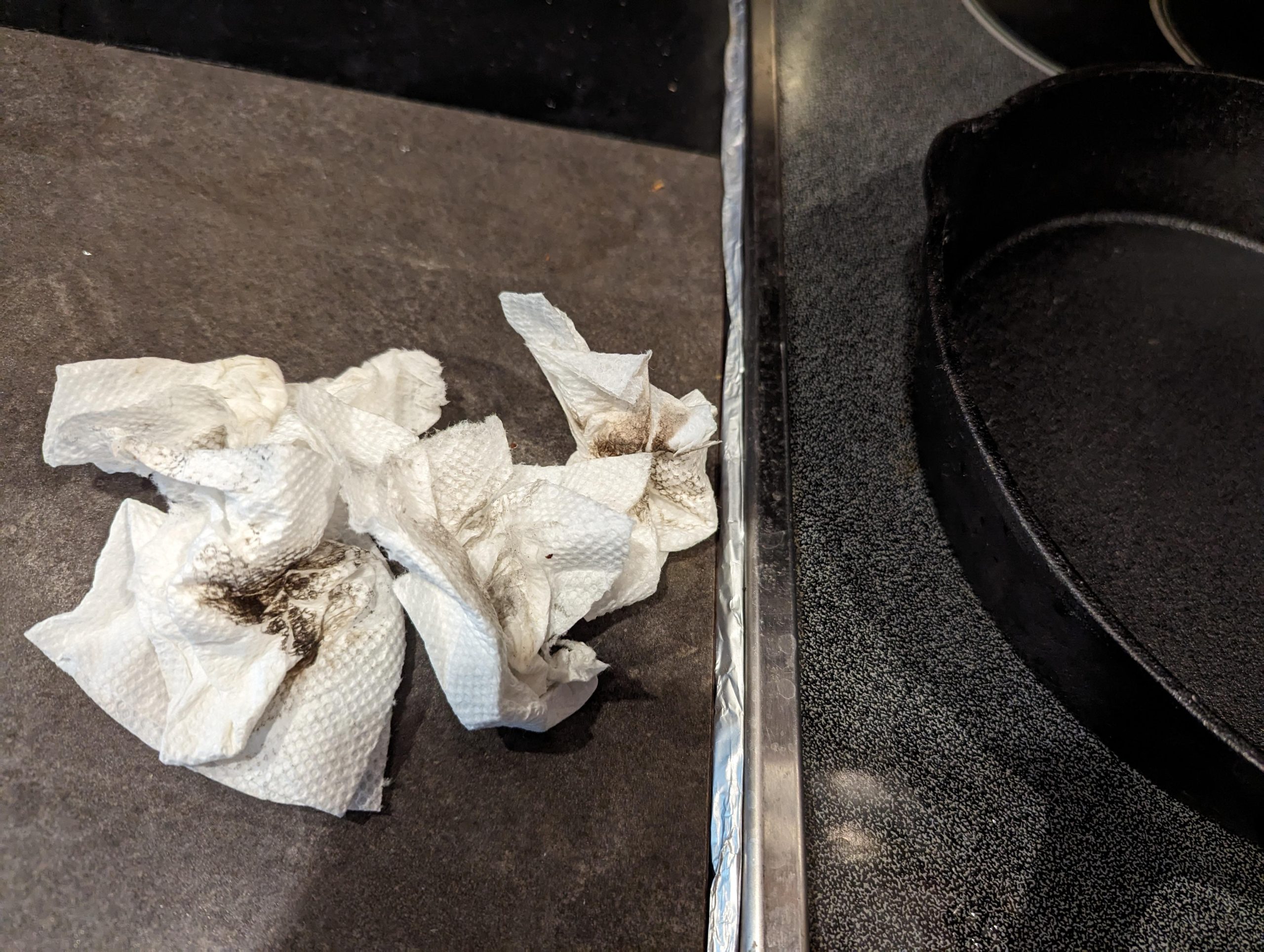 Detailed breakdown illustrating why cast iron seasoning mechanics matters
