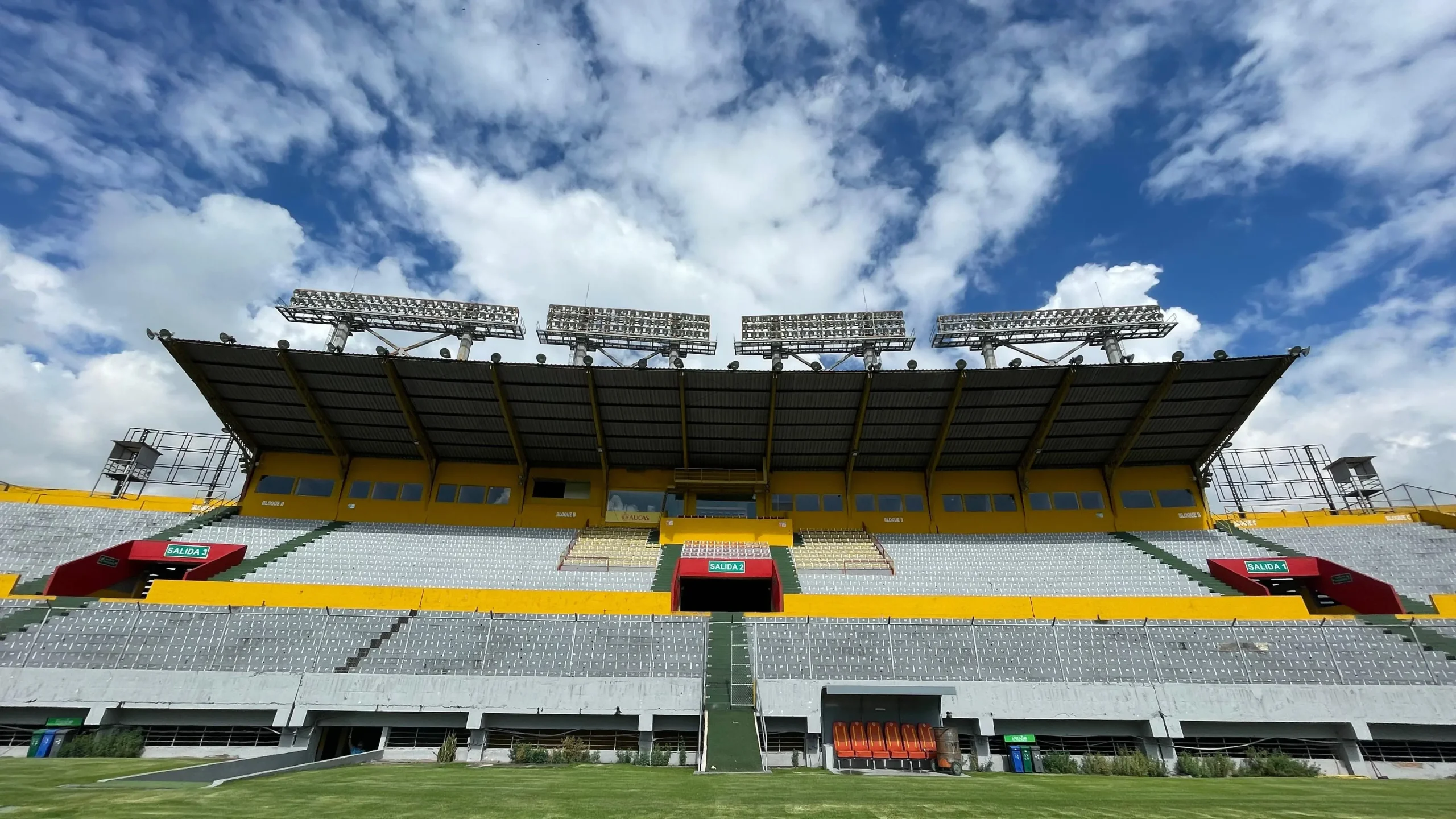 Detailed analysis view examining aucas