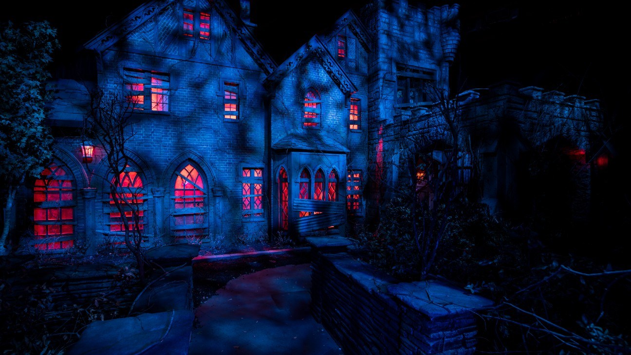 Detailed analysis view examining carrie tv show cast