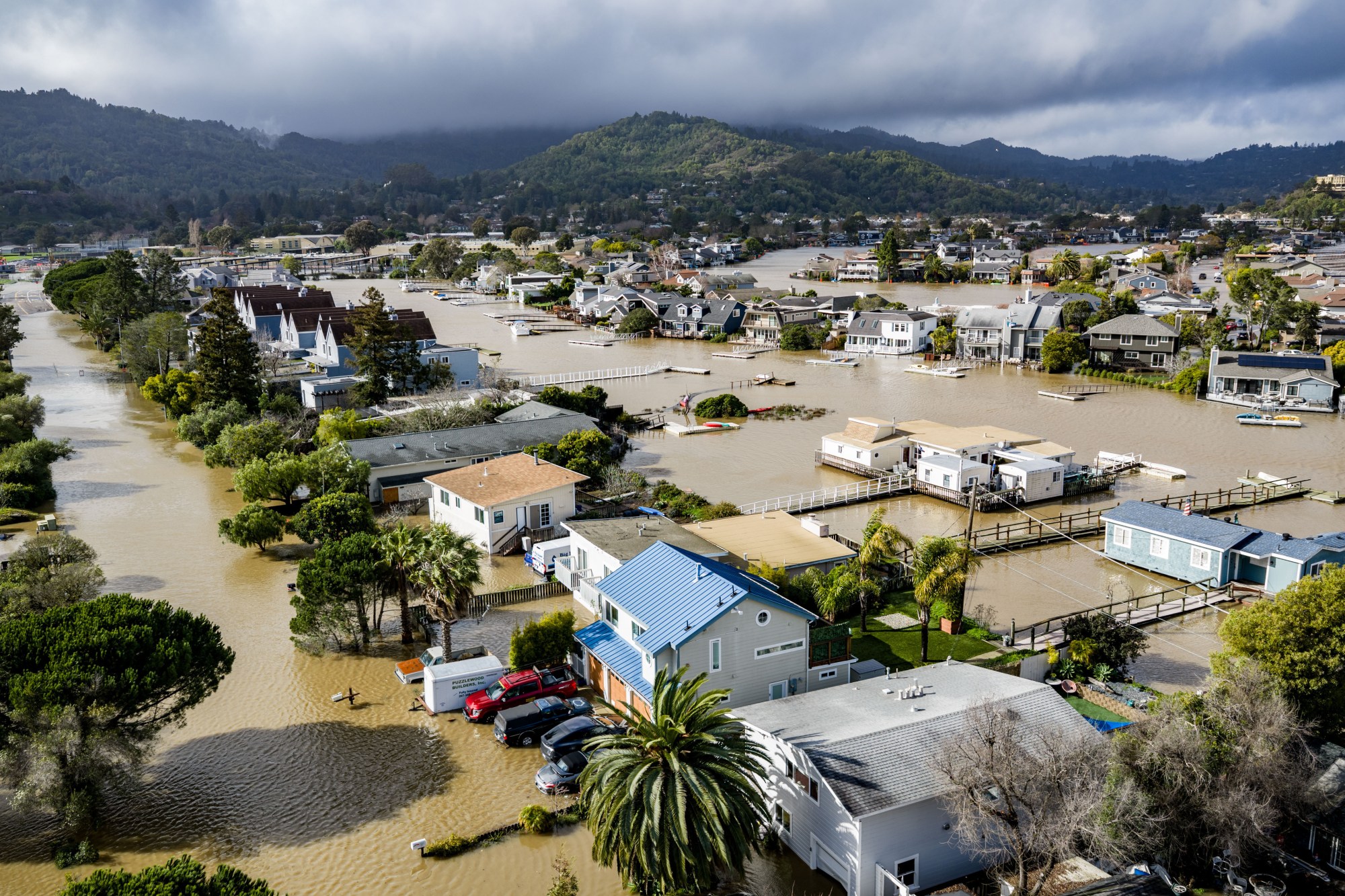 Detailed analysis view examining coastal flood warning