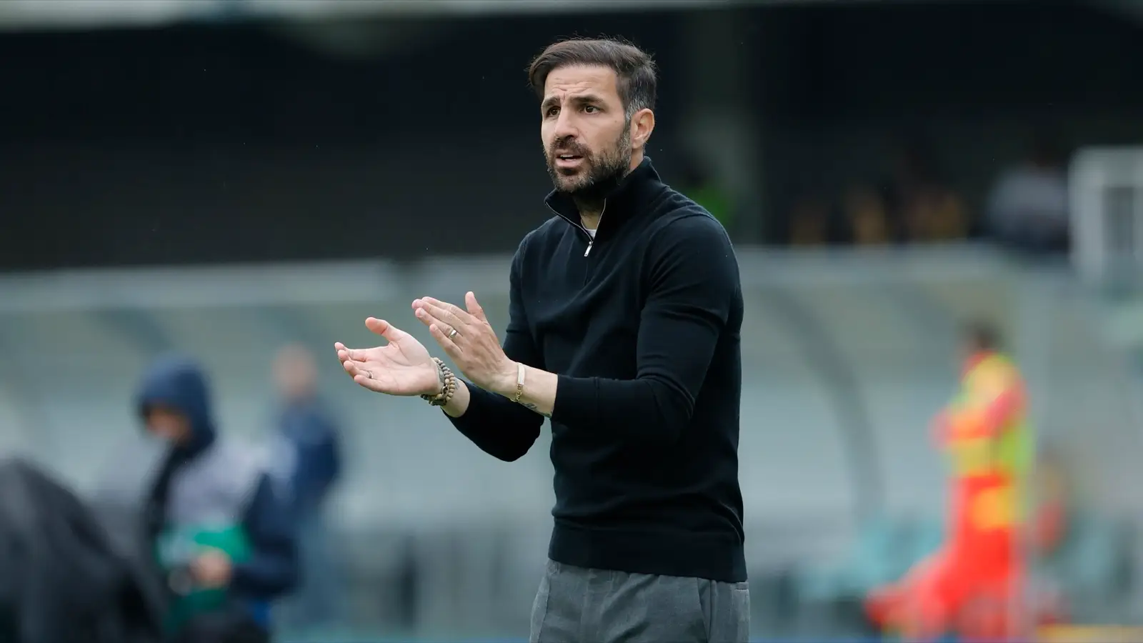 Detailed analysis view examining como vs manchester united