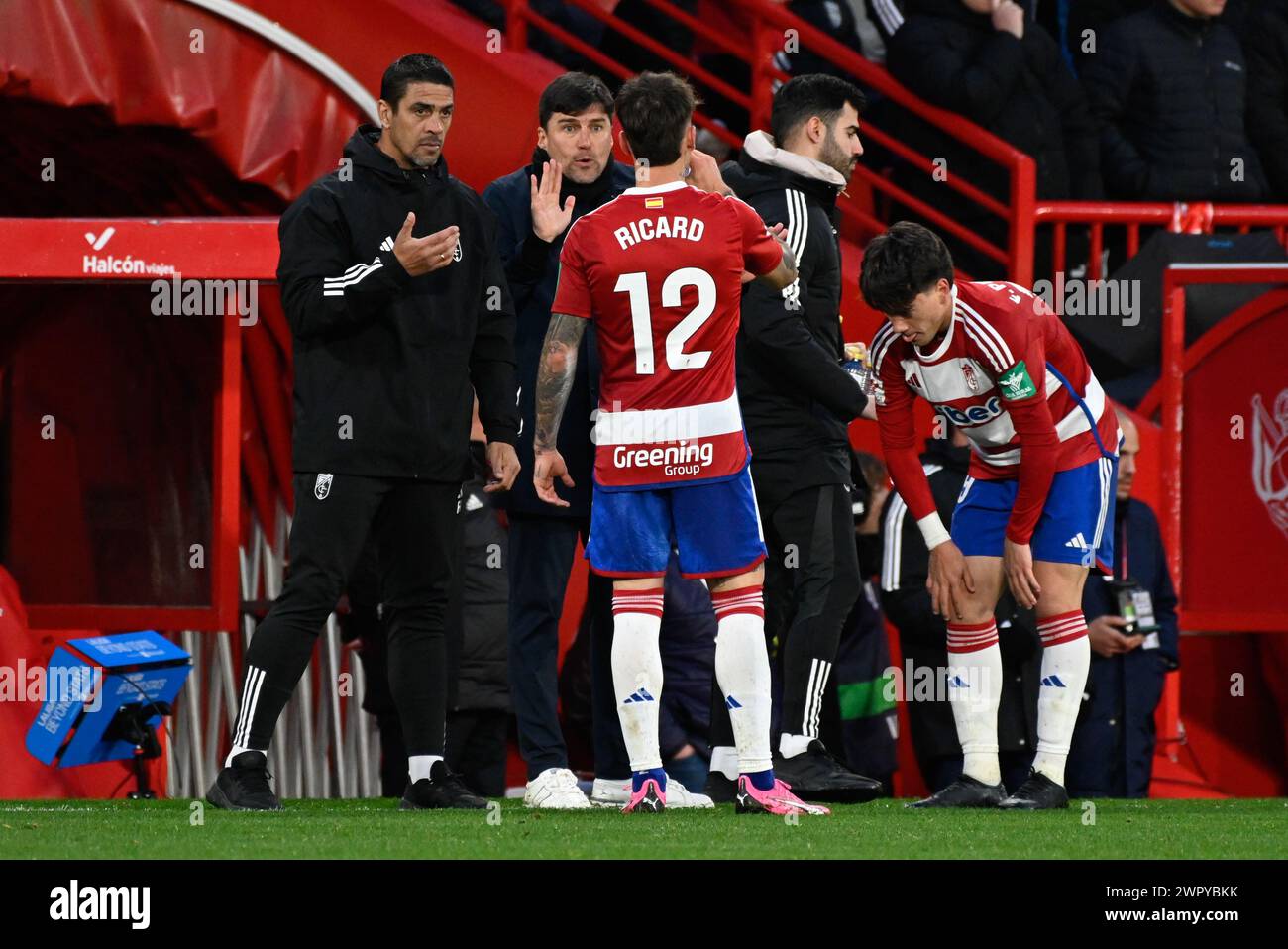 Detailed analysis view examining estudiantes