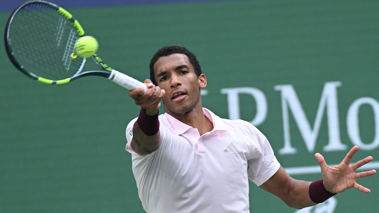 Detailed analysis view examining felix auger-aliassime