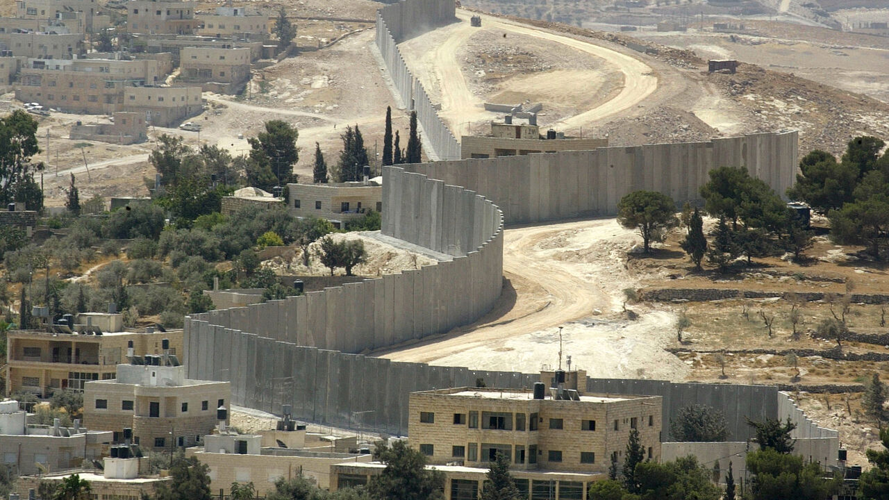 Detailed analysis view examining west bank shooting